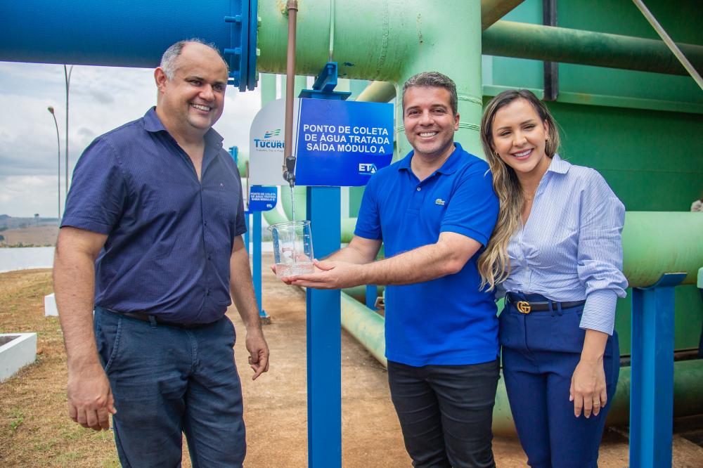 Deputada Andreia Siqueira com o prefeito Alexandre Siqueira e seu vice Jairo Holanda: água limpa para os paraenses. Foto de Lucas Chaves