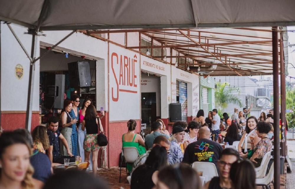 Lei municipal determina que bares de determinadas regiões boemias devem fechar as portas às 23h (Foto: Alice Guimarães).