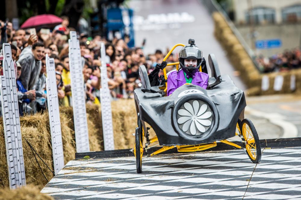 Carro do Red Bull Ladeira Abaixo inspirado em filme de animação icônico (Crédito: Maxim Malov / Red Bull Content Pool)