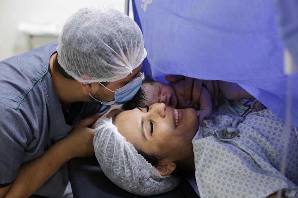 Registro do parto da Mãe Tamara Valadares Miquelante e a Bebê Helena, no Hospital Ânima Foto: Bruna Rodrigues 