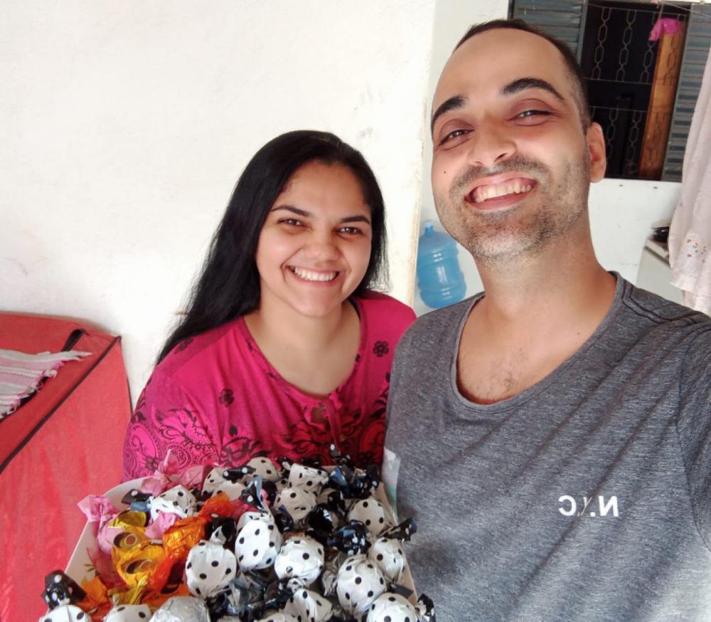 Carla e seu namorado, Cleyton Brugnoli, 34, decidiram por um passo ousado: mesmo com pouca grana, encarar a parcela do primeiro apartamento.