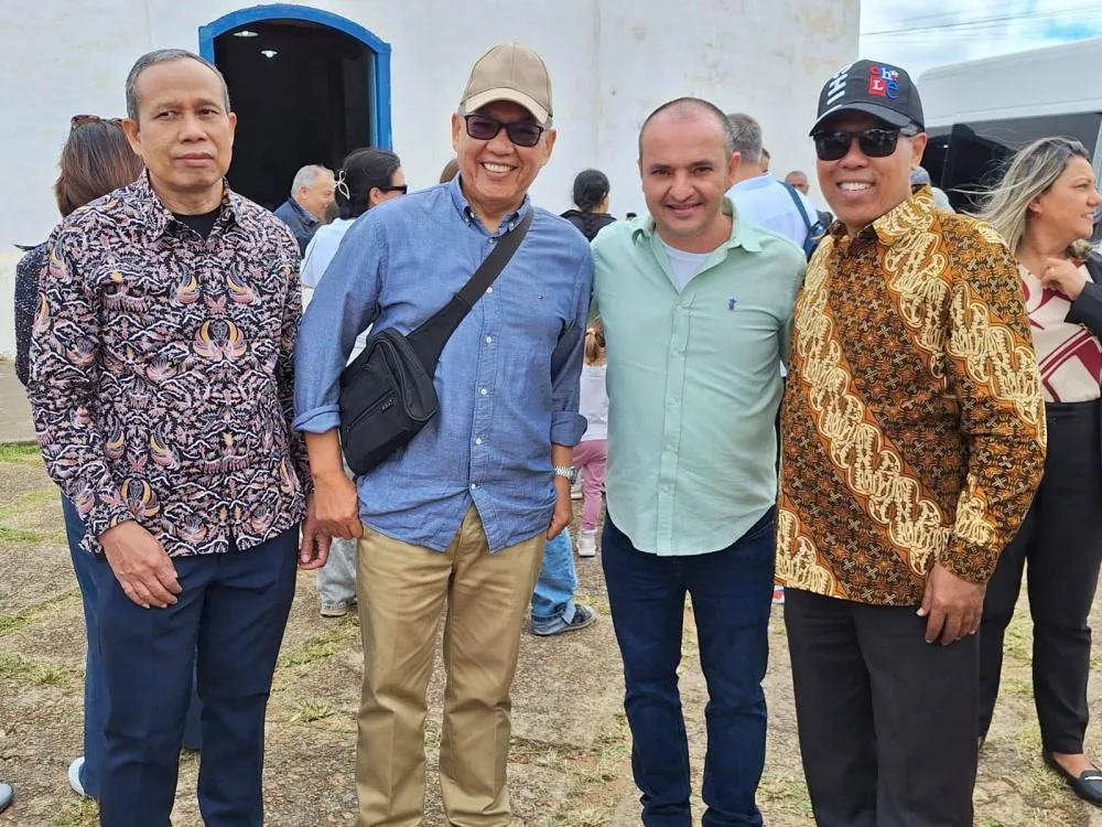 O Secretário do Entorno, Pábio Mossoró, recepciona os diplomatas. Foto: Divulgação