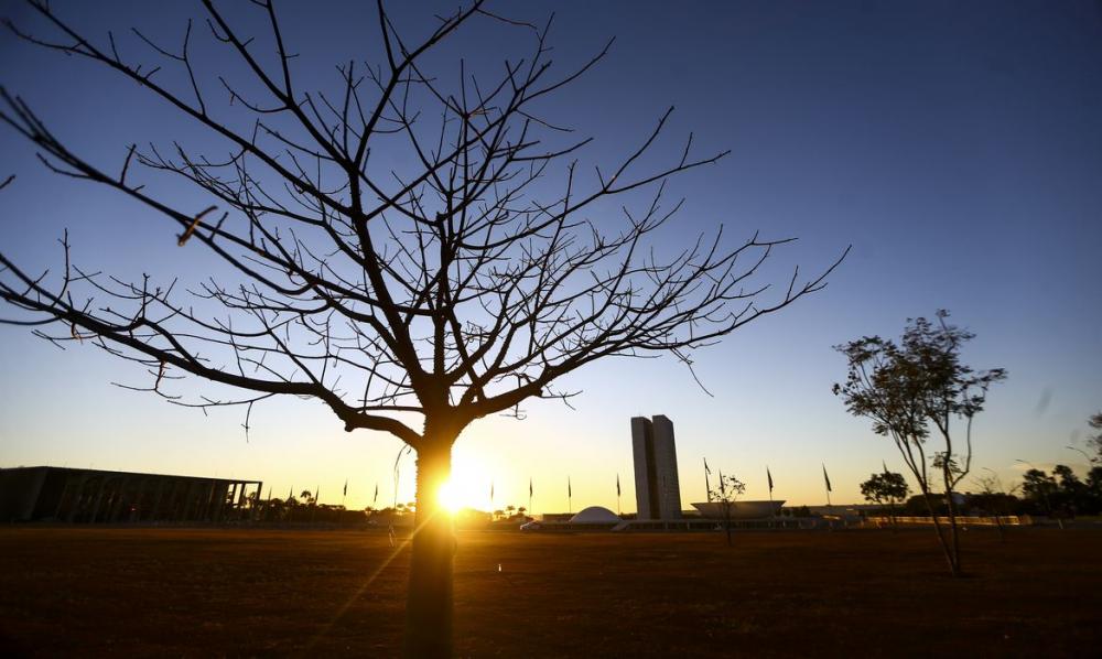 Seca: dica é ingerir bastante líquido para se manter hidratado e evitar qualquer reflexo na saúde. Foto: Marcelo Camargo/Agência Brasil